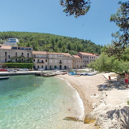Cozy Apartment In Prigradica With House Sea View Exterior photo