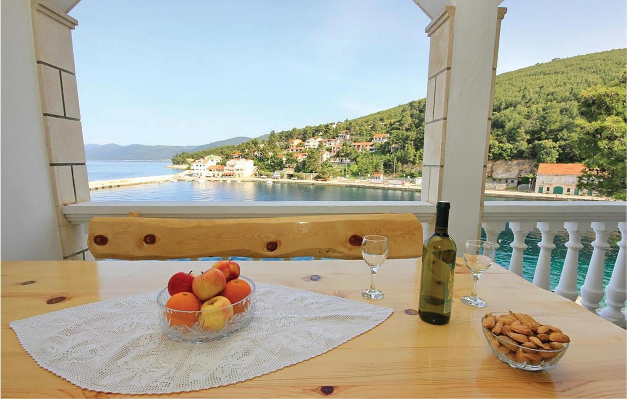 Cozy Apartment In Prigradica With House Sea View Exterior photo
