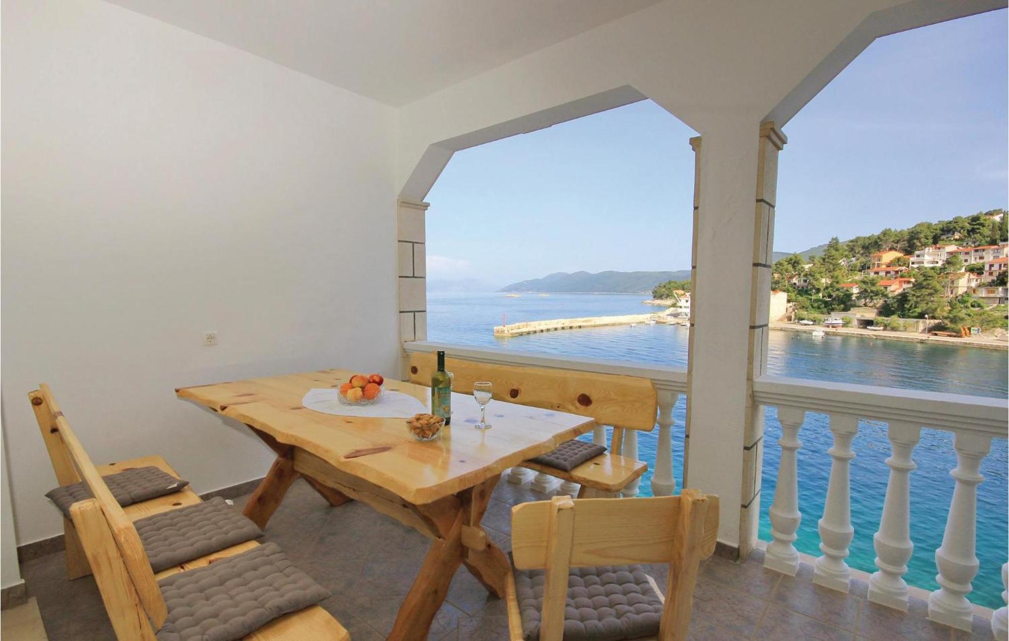 Cozy Apartment In Prigradica With House Sea View Exterior photo